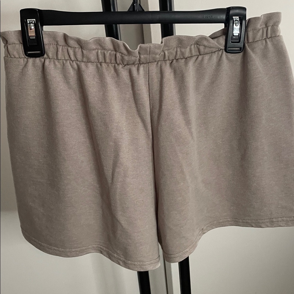 NWOT Textured Taupe Lounge Shorts Sz L - Picture 3 of 3